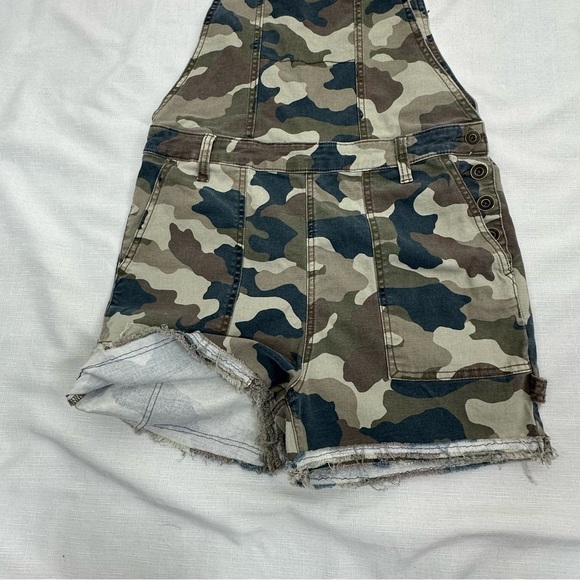Anthropologie Size 6 Olive Camo Camouflage Overall Shorts Shortalls - Picture 9 of 14